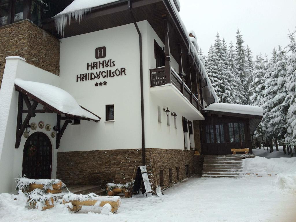 Hanul Haiducilor Obarsia Lotrului Exterior foto