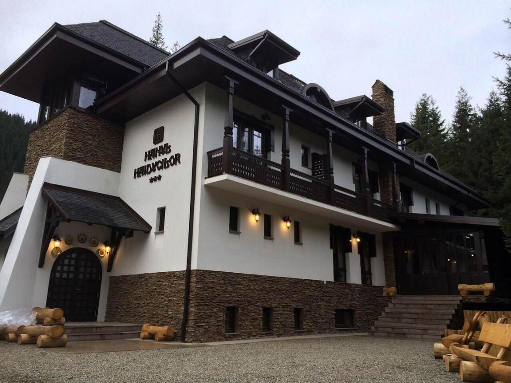 Hanul Haiducilor Obarsia Lotrului Exterior foto