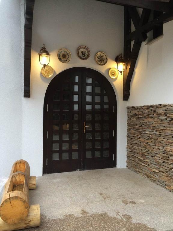 Hanul Haiducilor Obarsia Lotrului Exterior foto